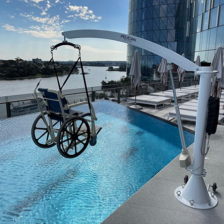 Para Mobility 产品，Pelican Pool-Spa 升降器。