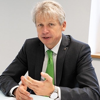 对 Clemens Bulitta 教授就卫生问题进行访谈