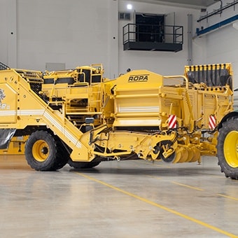 使用 LINAK 推杆的 ROPA 马铃薯收获机