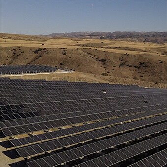 TEKNOSYS 通过推杆解决方案提高了太阳能发电厂的效率。