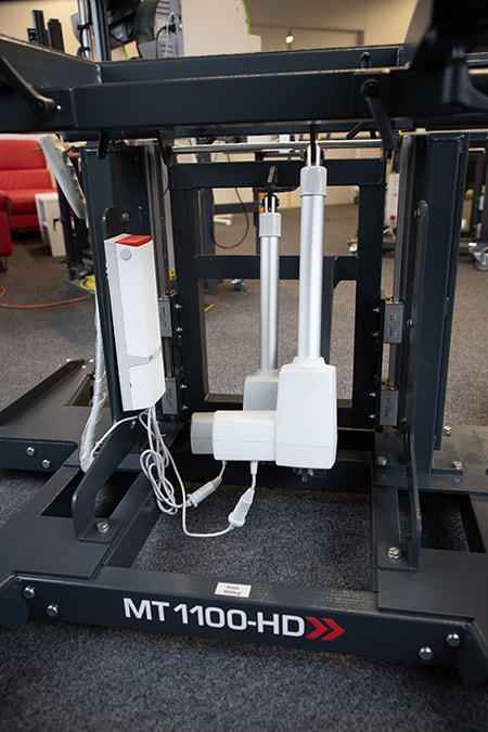 LINAK LA34 电动推杆用于 Bauer Systems 装配台