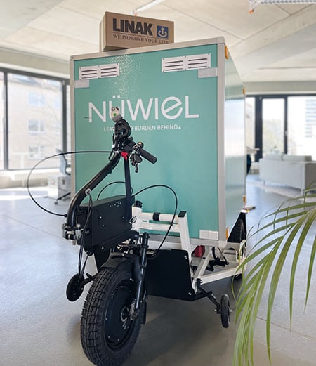 配有 LINAK 产品的 NÜWIEL 拖车