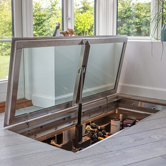 使用 LINAK 推杆的 Vinorage 酒窖