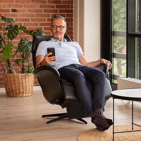 使用 My Recliner App 的消费者