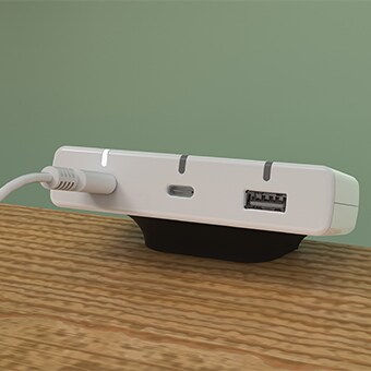 从办公桌上直接为您的设备充电！