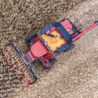 收割机捡拾板的电动化能够最大程度提高作物产量。