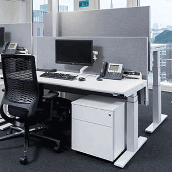 Maersk (马斯基)赞同在新办公室使用电动升降桌