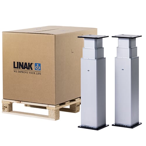 纸箱旁的两个 LINAK® LC3 电动升降柱