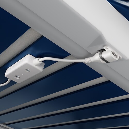 带线的 USB-A 电源适配器的安装示例