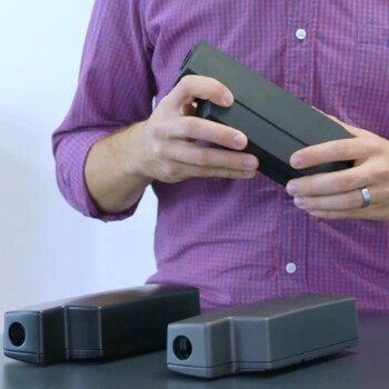 电动推杆外壳的特写图片。 