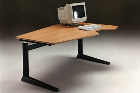 Cube Design 推出的第一款配有 DL1 系统的升降桌。
