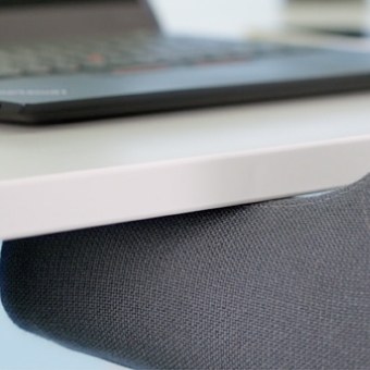 安全防碰撞单元可以保护电动升降桌和软椅