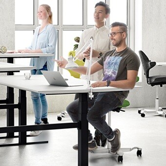 工作台系统用于高效的利用空间和清洁设计