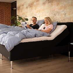 智能手机到处可见，甚至在寝室，但智能手机不再是必需品