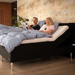 智能手机到处可见,甚至在寝室,但智能手机不再是必需品