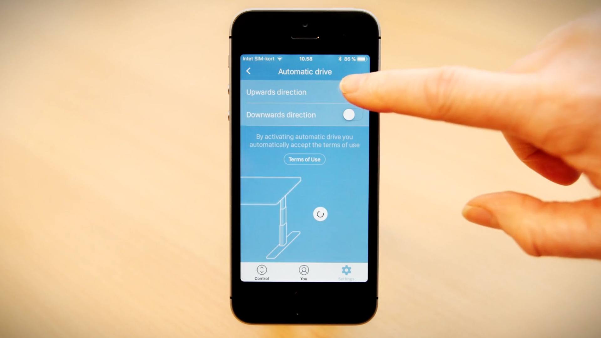 如何启用和使用自动驱动功能