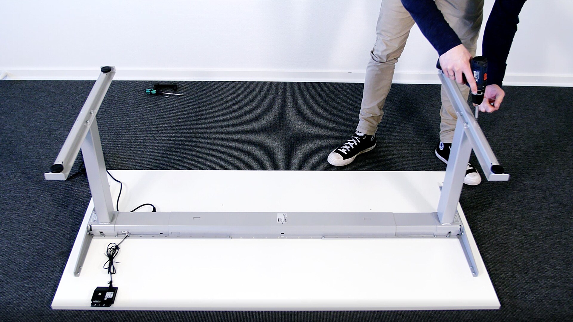 桌架方案 2 – 办公桌的拆卸方法