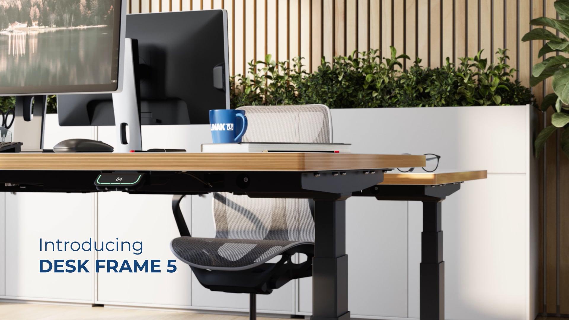 办公室中配有桌面的坚固 DF5 的特写