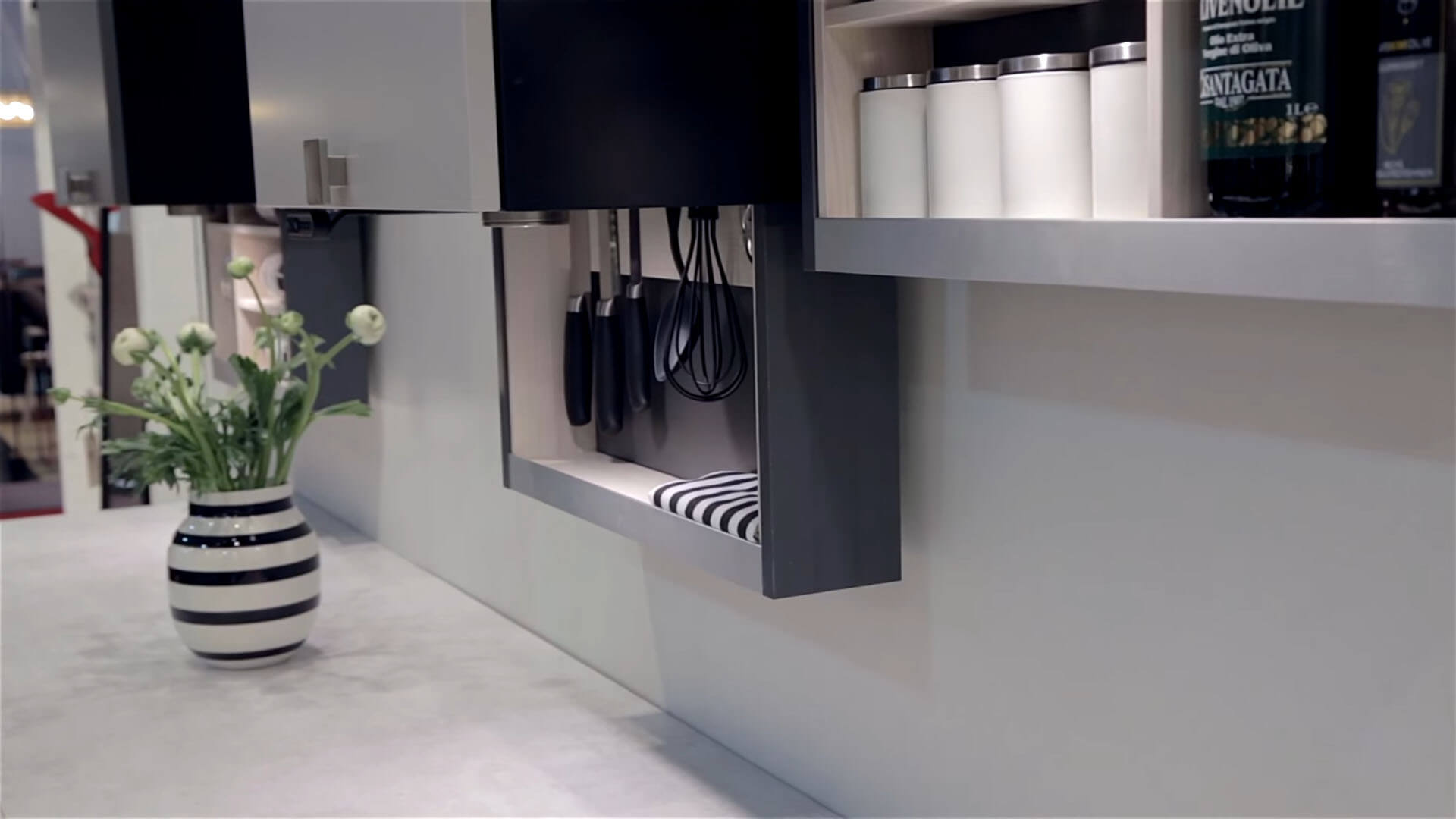 LINAK 和 HTH：创新利用厨房储存空间和高度调整