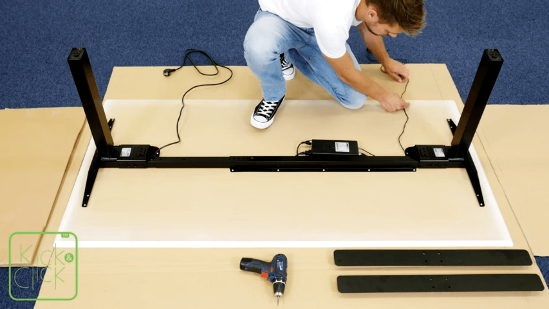 LINAK Kick & Click 系统- 办公桌的简易装配方法